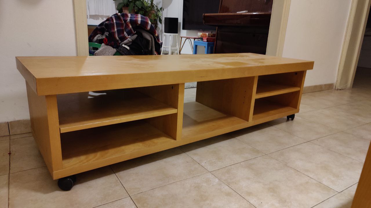 שידת-טלויזיה-למסירה-אורי-0528307404