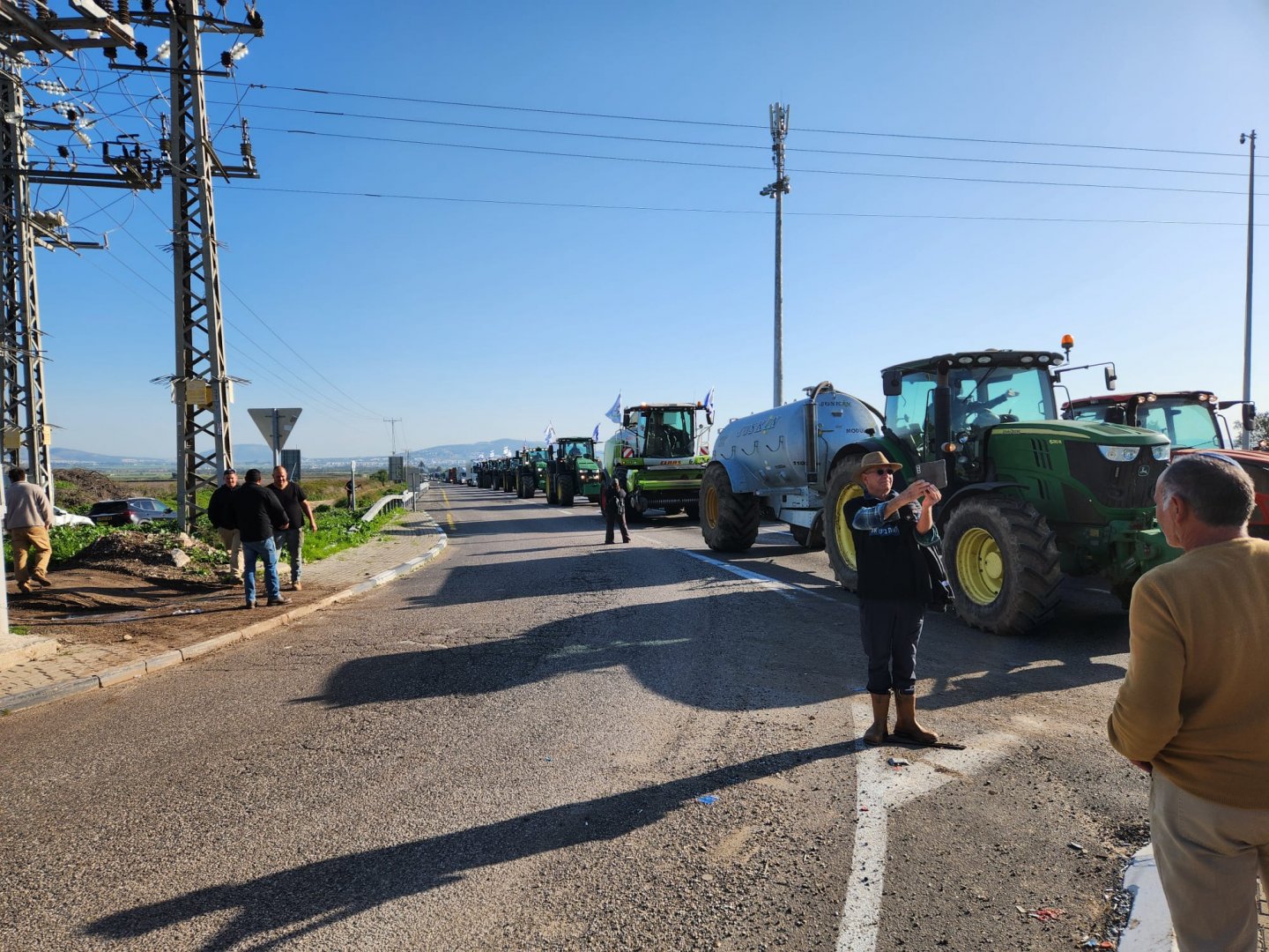 להפגנה להפגנה